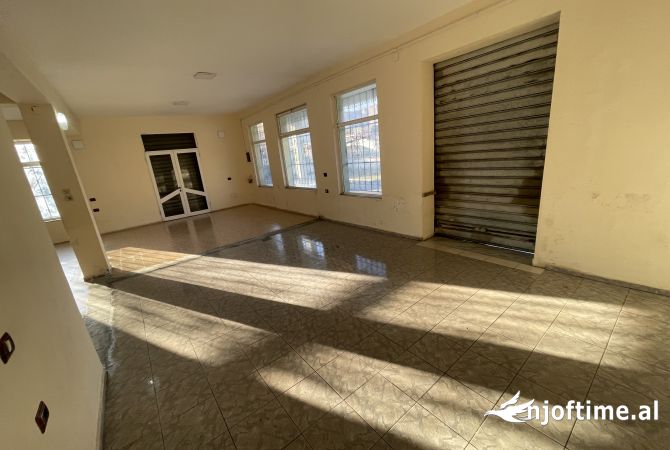 Ambient biznesi me qera 4+1 ne Elbasan - 350 Euro