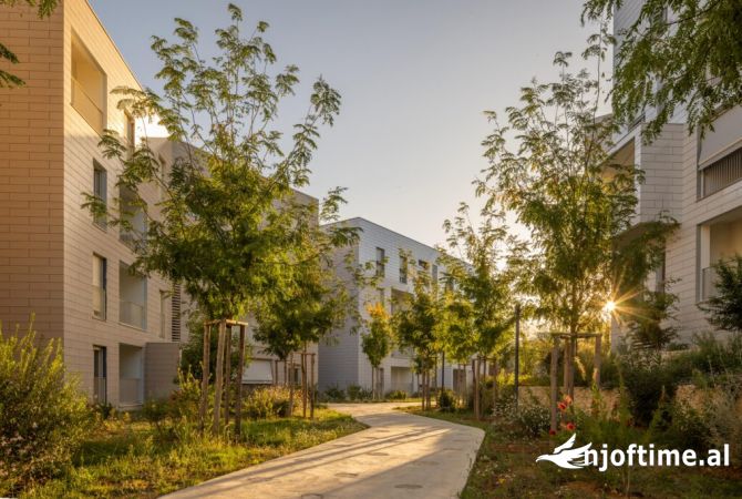 Shtepi ne shitje Apartament ne Tirane, 1+1, Mobilimi Bosh, pa mobiluar, Pagesa 140,000  Euro.