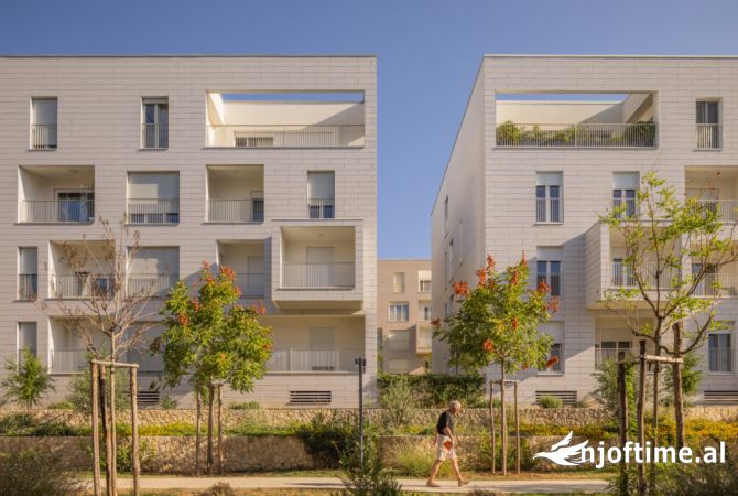 Shtepi ne shitje Apartament ne Tirane, 1+1, Mobilimi Bosh, pa mobiluar, Pagesa 140,000  Euro.