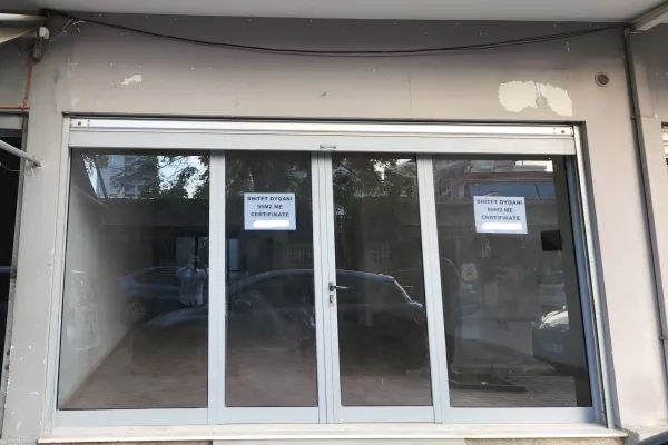 Ambiente Commerciale in Vendita 1+1 a Valona - 115,000 Euro