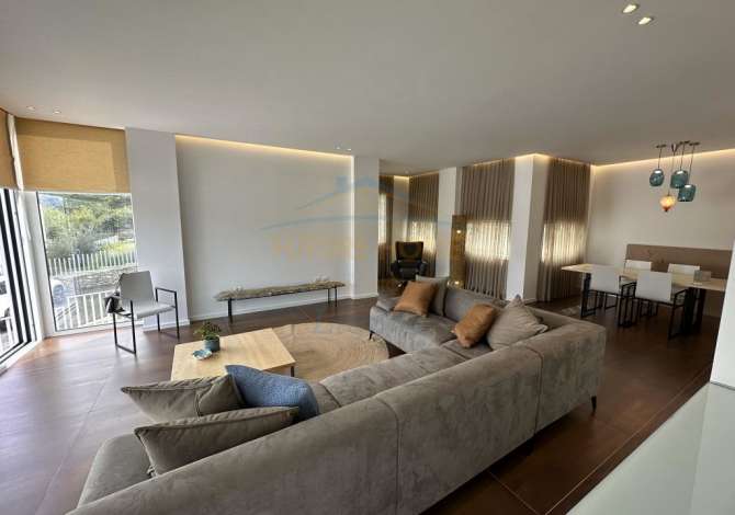 Shtepi me qera Vila Luksoze ne Tirane, 4+1, Mobilimi E mobiluar, Pagesa 2,500  Euro.