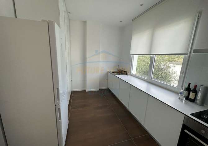 Shtepi me qera 4+1 ne Tirane - 2,500 Euro