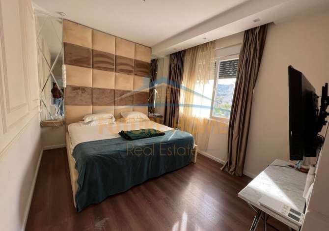 Shtepi me qera  ne Tirane, 3+1, Mobilimi Pjeserisht e mobiluar, Pagesa 3,500  Euro.