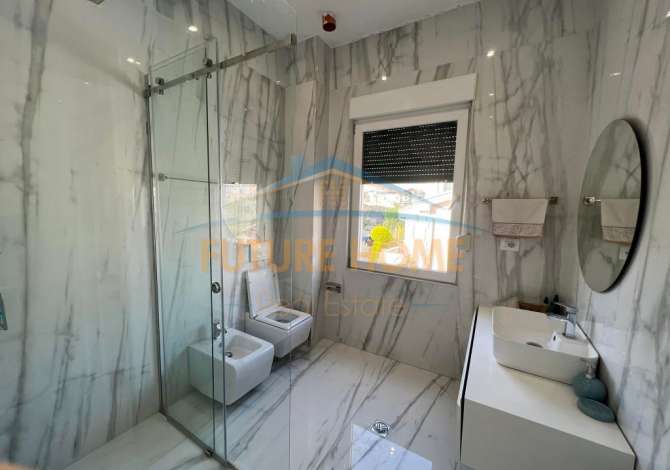 Shtepi me qera  ne Tirane, 3+1, Mobilimi Pjeserisht e mobiluar, Pagesa 3,500  Euro.