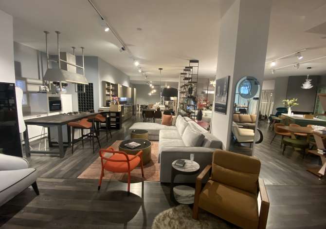 Jepet me qera dyqan 656 m2