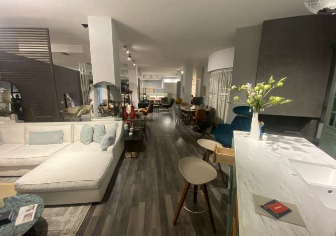 Jepet me qera dyqan 656 m2