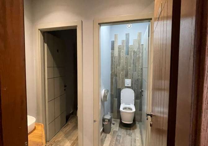 Ambient biznesi me qera 2+1 ne Tirane - 1,400 Euro