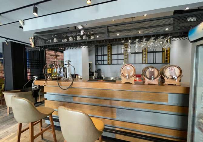 Ambient biznesi me qera 2+1 ne Tirane - 1,400 Euro
