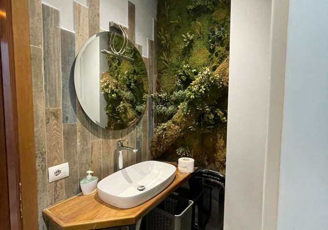 Ambient biznesi me qera 2+1 ne Tirane - 1,400 Euro
