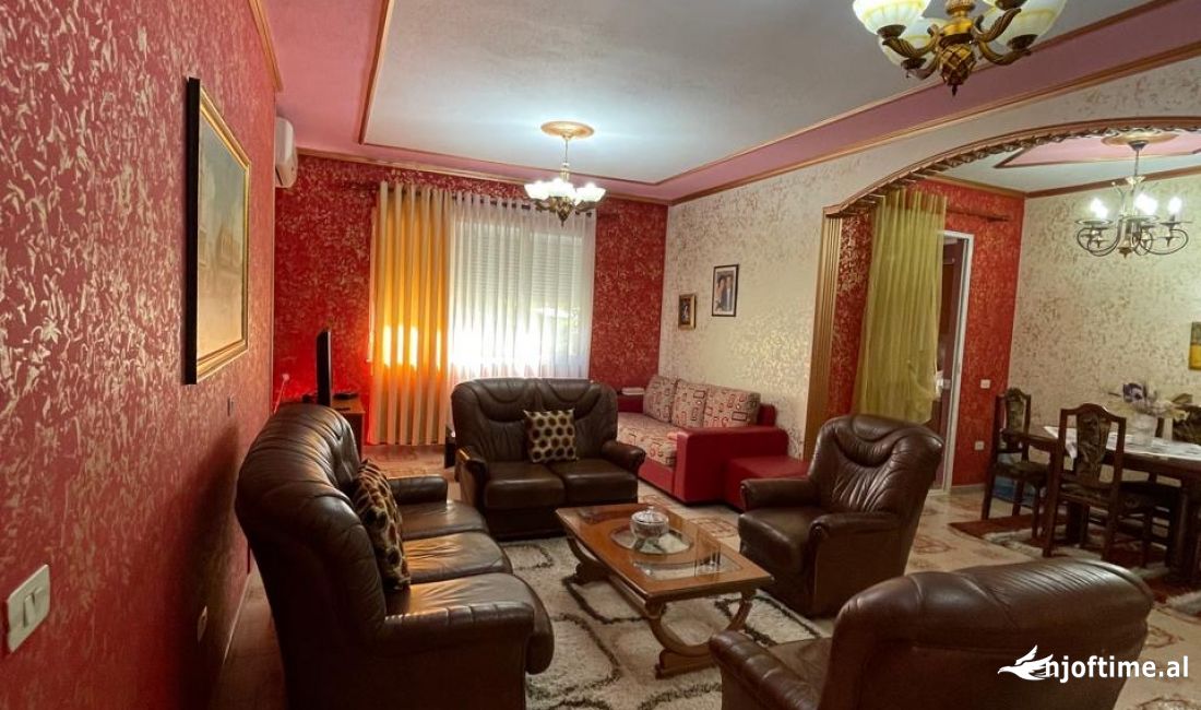 Shtepi ne shitje Apartament ne Tirane, 3+1, Mobilimi E mobiluar, Pagesa 290,000  Euro.