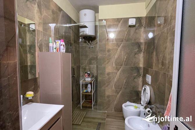 Shtepi ne shitje Apartament ne Tirane, 3+1, Mobilimi E mobiluar, Pagesa 290,000  Euro.