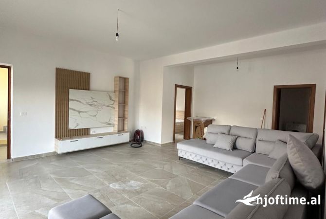 Shtepi me qera 2+1 ne Tirane - 550 Euro