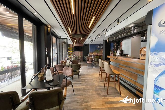 Ambient biznesi me qera 2+1 ne Tirane - 1,400 Euro