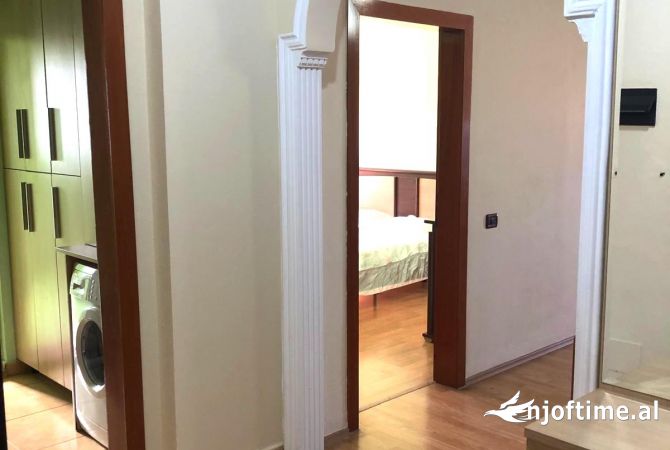 Shtepi me qera Apartament ne Tirane, 2+1, Mobilimi E mobiluar, Pagesa 370  Euro.