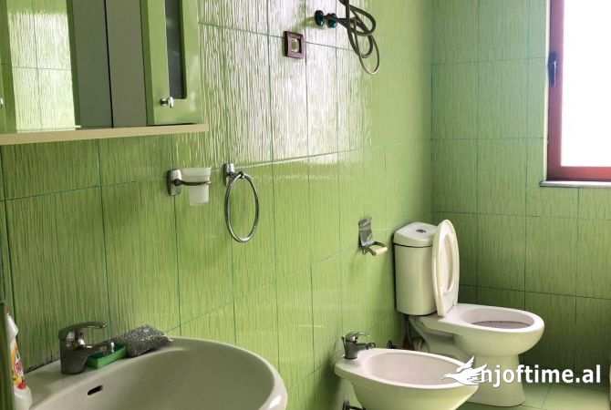 Shtepi me qera Apartament ne Tirane, 2+1, Mobilimi E mobiluar, Pagesa 370  Euro.