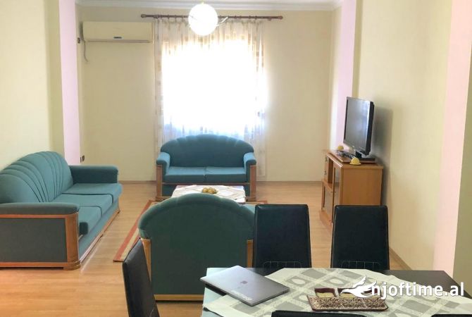Shtepi me qera 2+1 ne Tirane - 370 Euro
