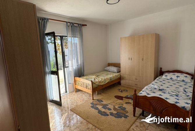 Shtepi me qera Apartament ne Tirane, 3+1, Mobilimi E mobiluar, Pagesa 550  Euro.