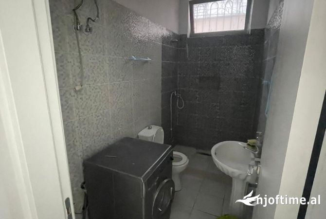 Shtepi me qera Apartament ne Tirane, 1+1, Mobilimi E mobiluar, Pagesa 250  Euro.