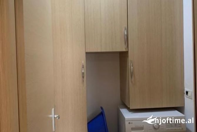 Shtepi ne shitje Apartament ne Tirane, 2+1, Mobilimi E mobiluar, Pagesa 125,000  Euro.