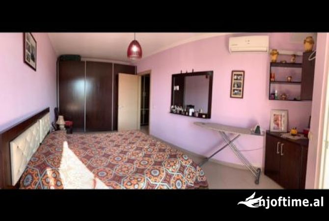 Shtepi ne shitje Apartament ne Tirane, 2+1, Mobilimi E mobiluar, Pagesa 125,000  Euro.