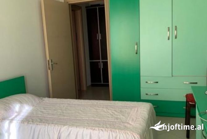 Shtepi ne shitje Apartament ne Tirane, 2+1, Mobilimi E mobiluar, Pagesa 125,000  Euro.
