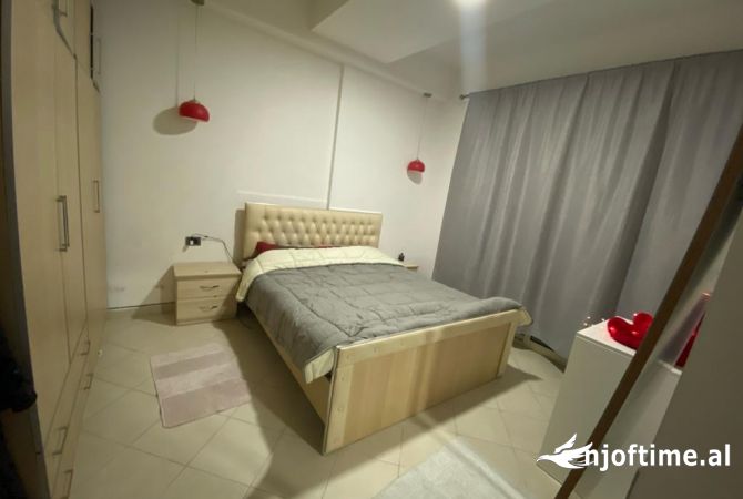 Shtepi ne shitje Apartament ne Tirane, 1+1, Mobilimi E mobiluar, Pagesa 75,000  Euro.