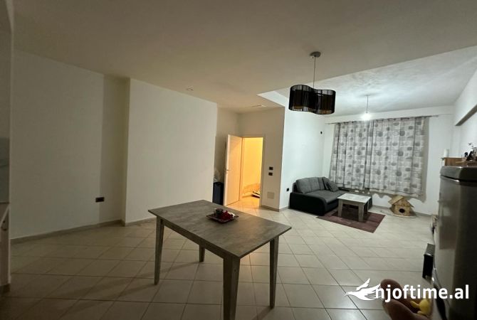 Shtepi ne shitje Apartament ne Tirane, 1+1, Mobilimi E mobiluar, Pagesa 75,000  Euro.