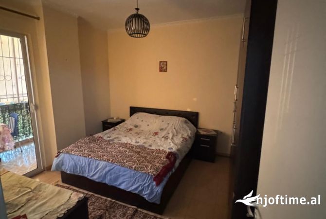 Shtepi ne shitje Apartament ne Tirane, 1+1, Mobilimi E mobiluar, Pagesa 75,000  Euro.