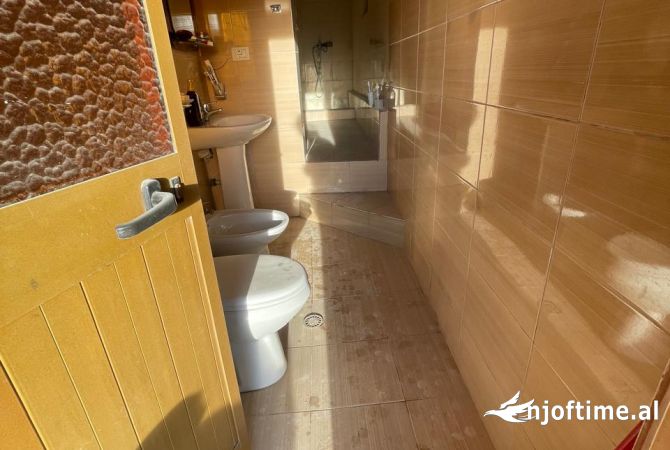 Shtepi me qera Apartament ne Tirane, 1+1, Mobilimi E mobiluar, Pagesa 300  Euro.