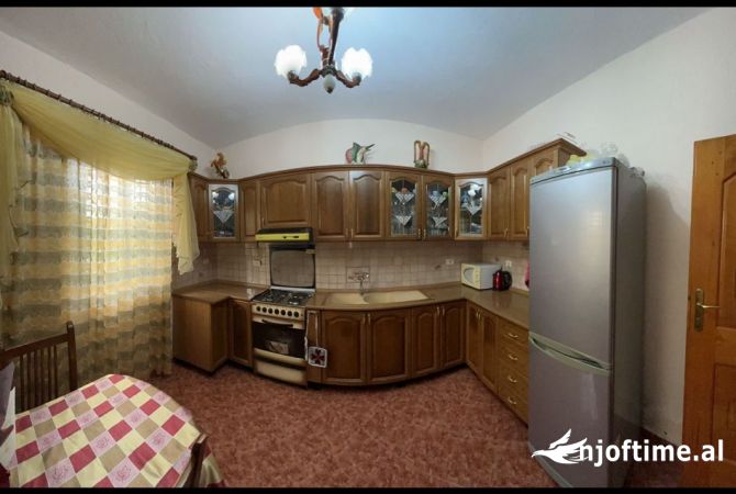 Shtepi me qera Apartament ne Tirane, 2+1, Mobilimi E mobiluar, Pagesa 500  Euro.