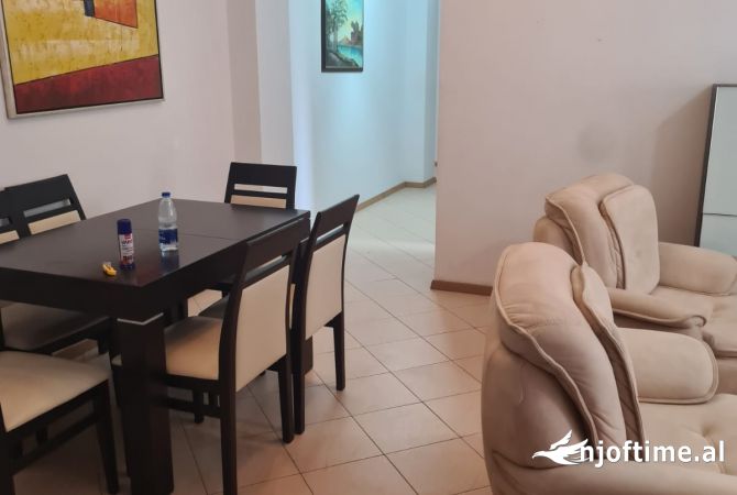 Shtepi me qera Apartament ne Tirane, 2+1, Mobilimi E mobiluar, Pagesa 700  Euro.
