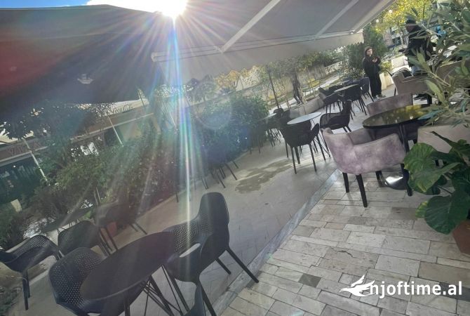 Ambient biznesi me qera 2+1 ne Tirane - 700 Euro