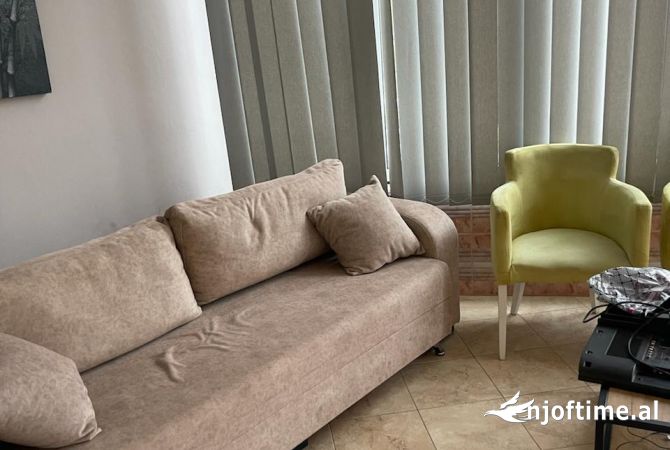 Shtepi me qera Apartament ne Tirane, 3+1, Mobilimi E mobiluar, Pagesa 1,000  Euro.