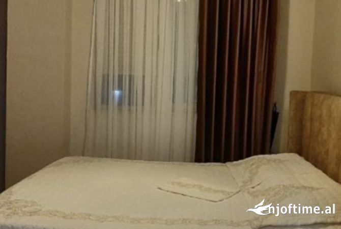 Shtepi me qera Apartament ne Tirane, 3+1, Mobilimi E mobiluar, Pagesa 1,000  Euro.