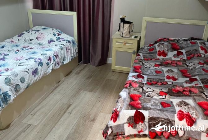 Shtepi me qera Apartament ne Tirane, 3+1, Mobilimi E mobiluar, Pagesa 1,000  Euro.