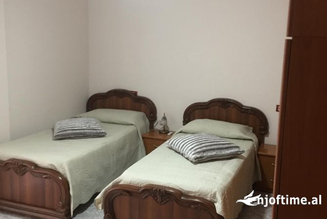 Shtepi me qera Apartament ne Tirane, 2+1, Mobilimi E mobiluar, Pagesa 500  Euro.