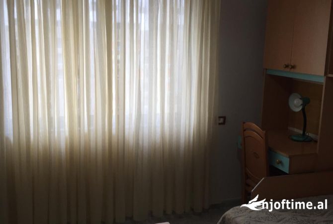 Shtepi me qera Apartament ne Tirane, 2+1, Mobilimi E mobiluar, Pagesa 500  Euro.
