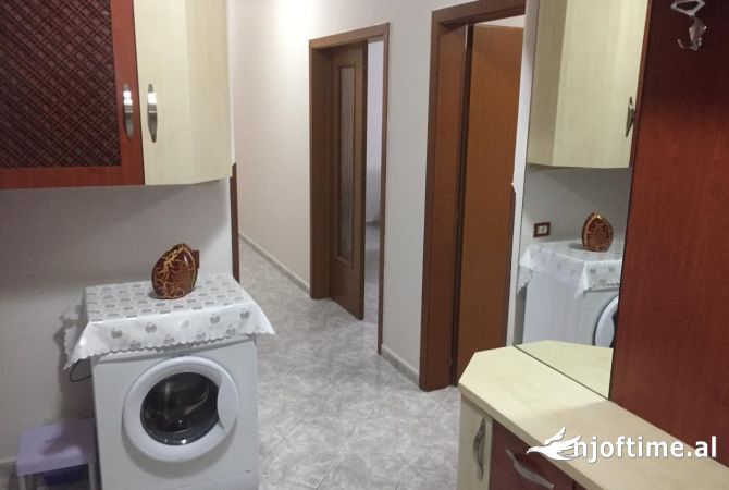Shtepi me qera Apartament ne Tirane, 2+1, Mobilimi E mobiluar, Pagesa 500  Euro.