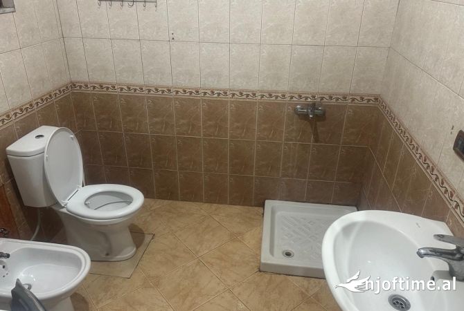 Shtepi me qera Apartament ne Tirane, 1+1, Mobilimi E mobiluar, Pagesa 250  Euro.