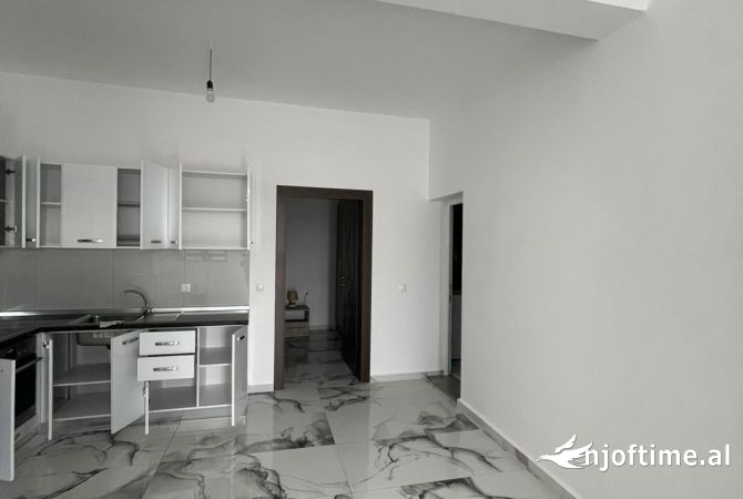 Shtepi ne shitje Apartament ne Tirane, 1+1, Mobilimi E mobiluar, Pagesa 250,000  Euro.