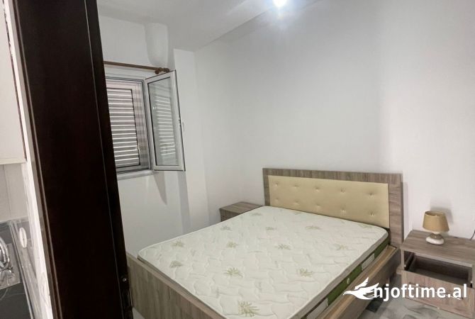 Shtepi ne shitje Apartament ne Tirane, 1+1, Mobilimi E mobiluar, Pagesa 250,000  Euro.