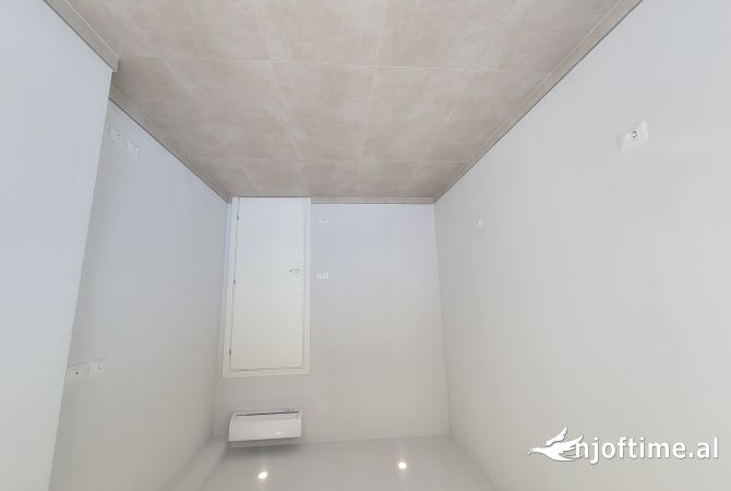 Jepet ambient me qira + post parkimi tek Dogana!