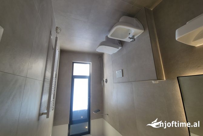 Jepet ambient me qira + post parkimi tek Dogana!