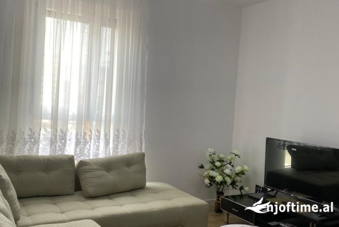 Shtepi me qera Apartament ne Tirane, 2+1, Mobilimi E mobiluar, Pagesa 550  Euro.