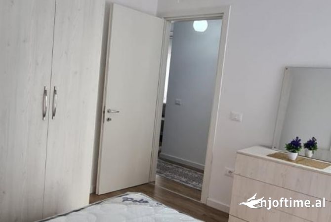 Shtepi me qera Apartament ne Tirane, 2+1, Mobilimi E mobiluar, Pagesa 550  Euro.