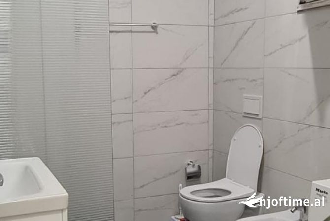 Shtepi me qera Apartament ne Tirane, 2+1, Mobilimi E mobiluar, Pagesa 550  Euro.