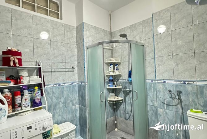 Appartamento in vendita a Tirana 2+1, Arredato