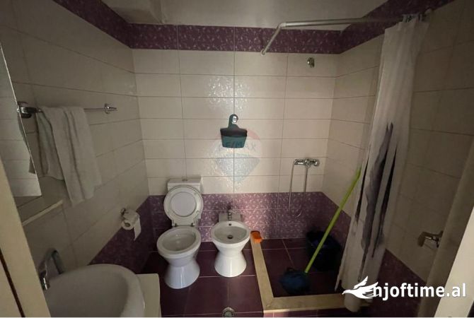 Shtepi ne shitje Apartament ne Tirane, 3+1, Mobilimi Bosh, pa mobiluar, Pagesa 210,000  Euro.