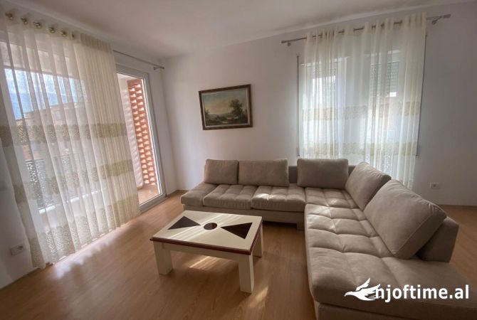 Shtepi me qera 2+1 ne Tirane - 600 Euro