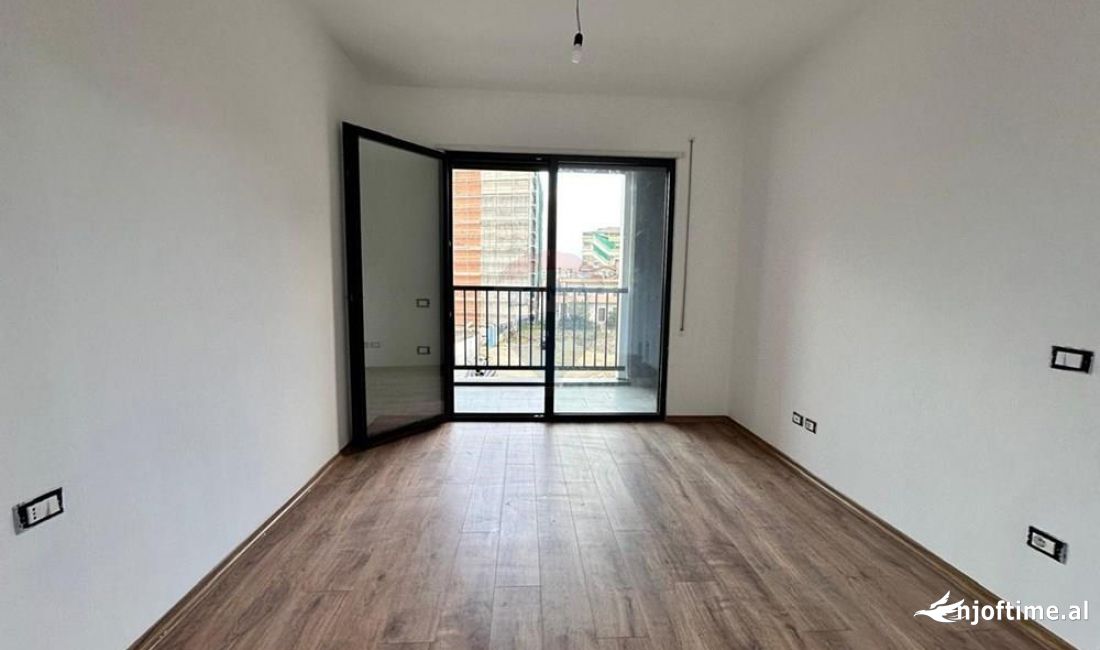 Shtepi ne shitje Apartament ne Tirane, 2+1, Mobilimi Pjeserisht e mobiluar, Pagesa 184,000  Euro.